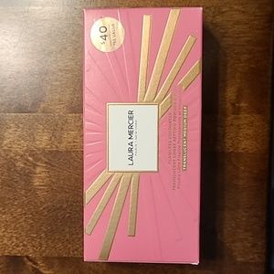 Laura Mercier Translucent Loose Setting Powder & Puff